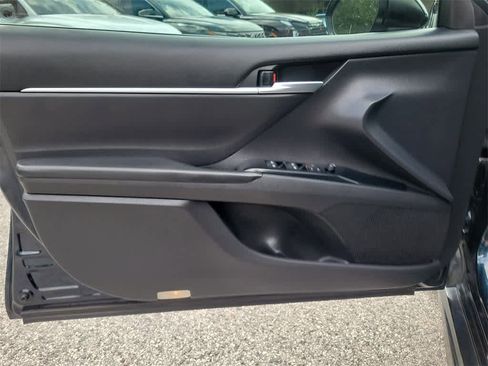Used 2018 Toyota Camry L image 16
