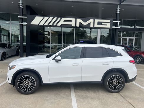 Certified 2025 Mercedes-Benz GLC 300 image 3