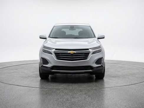 Used 2025 Chevrolet Equinox LT FWD image 2