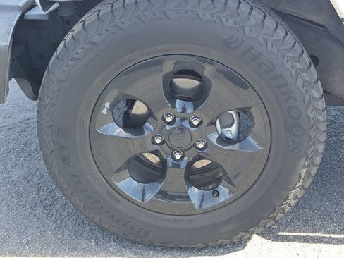 Used 2015 Jeep Wrangler Unlimited Sahara AWD/4WD image 13