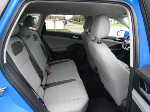 Used 2022 Volkswagen Taos SE image 21