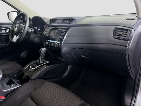 Used 2019 Nissan Rogue SV image 30