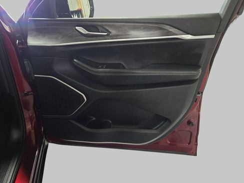 Used 2022 Jeep Grand Cherokee L Limited image 11