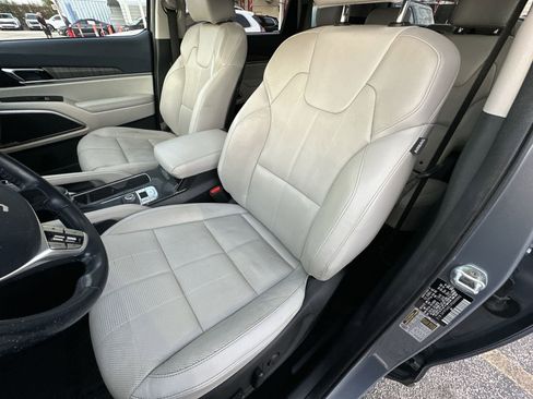 Used 2023 Kia Telluride EX image 10