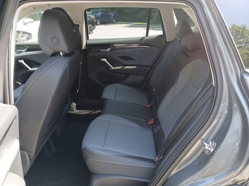 New 2025 Volkswagen Tiguan SE image 23