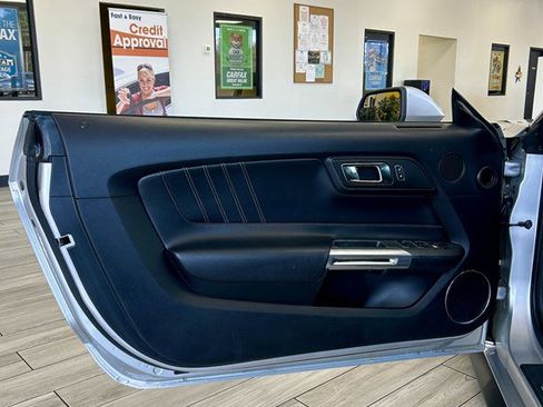 Used 2016 Ford Mustang Premium image 14