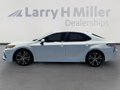 Used 2020 Toyota Camry SE FWD image 2