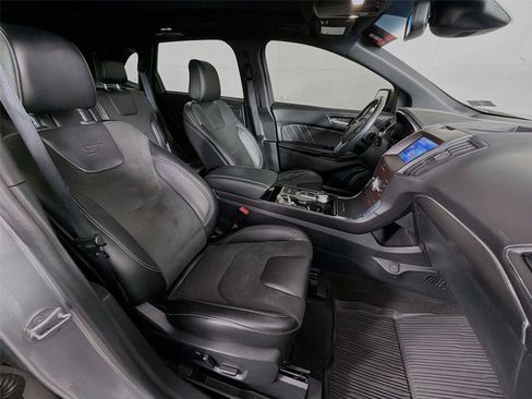 Used 2020 Ford Edge ST w/ Cold Weather Package AWD/4WD image 31