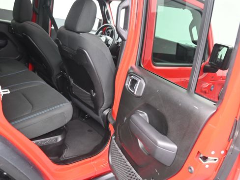 Used 2024 Jeep Wrangler Unlimited Rubicon 4xe image 12