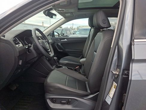 Used 2021 Volkswagen Tiguan SE w/ Panoramic Sunroof Package image 12