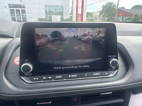 Used 2025 Nissan Rogue SV FWD image 11