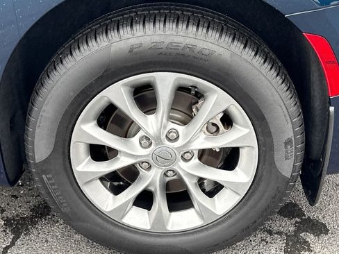 Used 2024 Chrysler Pacifica Touring-L image 13