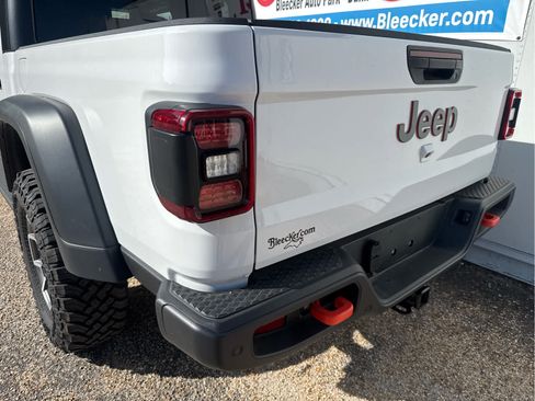 Used 2024 Jeep Gladiator Mojave w/ Technology Group AWD/4WD image 18