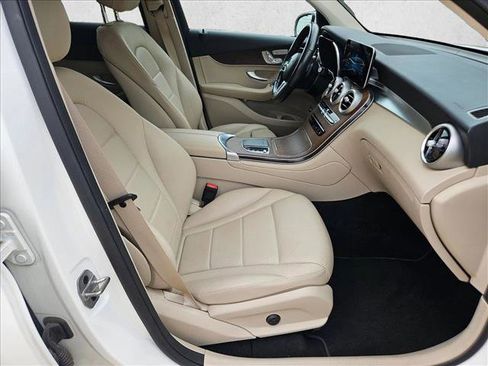 Used 2022 Mercedes-Benz GLC 300 4MATIC image 17