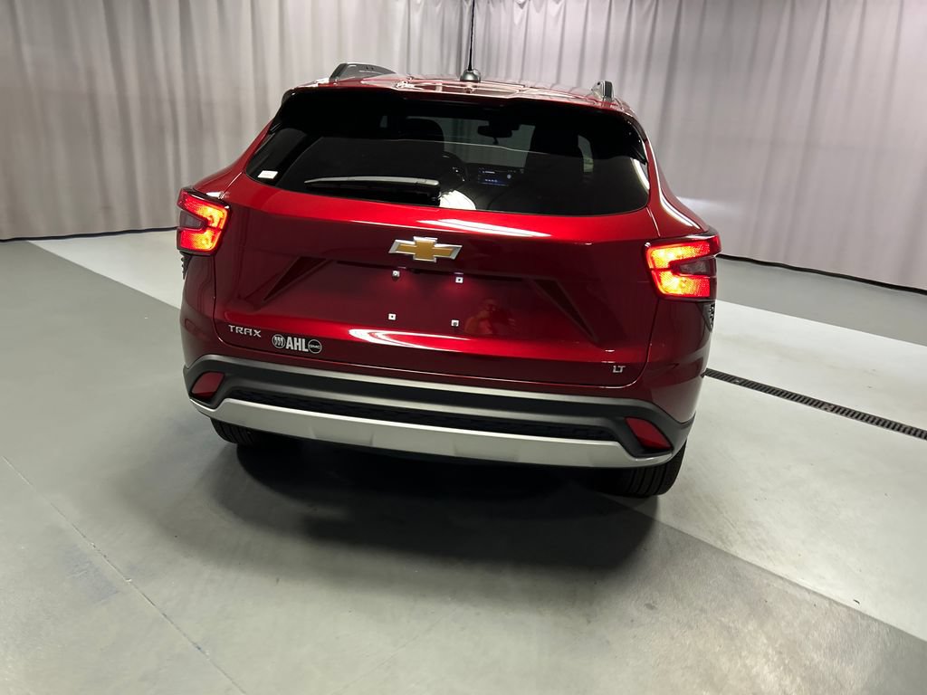 Used 2025 Chevrolet Trax LT w/ LT Convenience Package FWD image 6