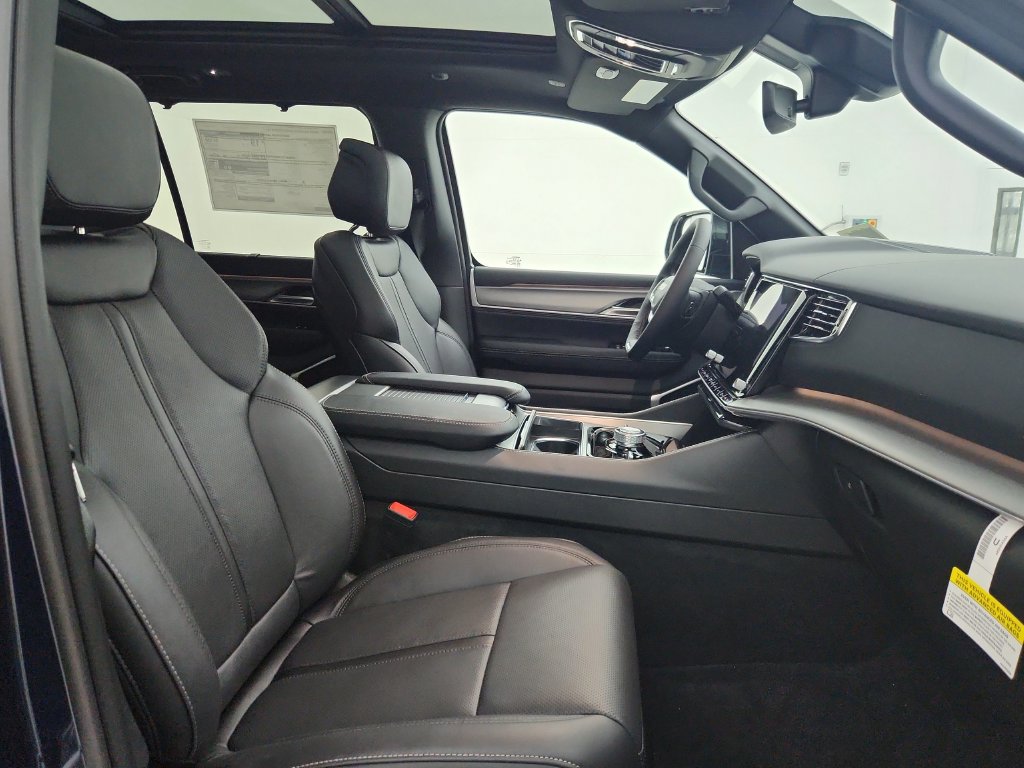 New 2026 Jeep Grand Wagoneer Limited AWD/4WD image 35