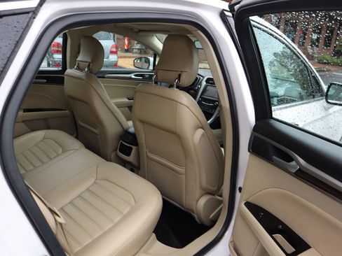 Used 2014 Ford Fusion SE w/ Equipment Group 202A FWD image 18