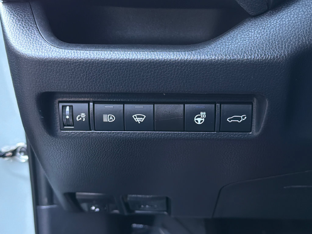 Used 2020 Toyota RAV4 XLE Premium AWD/4WD image 22
