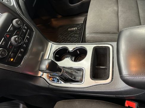 Used 2020 Jeep Grand Cherokee Laredo RWD image 29