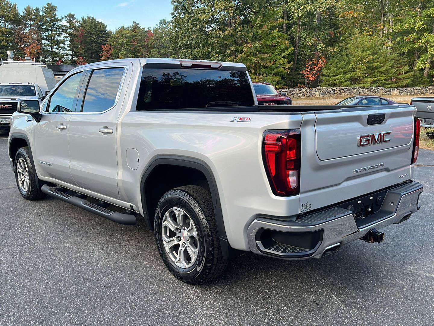 Used 2022 GMC Sierra 1500 SLE AWD/4WD image 3