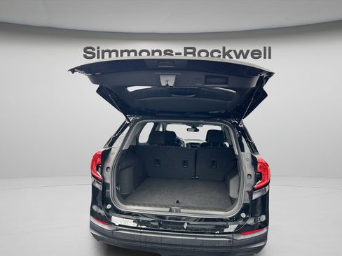 Used 2024 GMC Terrain SLE image 39