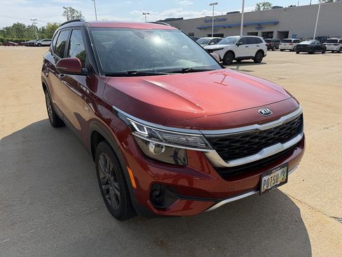 Used 2021 Kia Seltos S AWD/4WD image 2