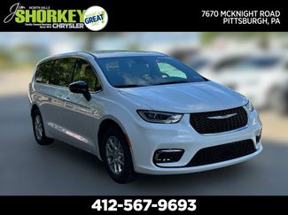 New 2026 Chrysler Pacifica Select image 1