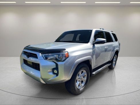 Used 2021 Toyota 4Runner SR5 Premium w/ Moonroof Package RWD image 2
