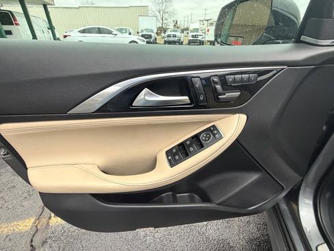 Used 2018 INFINITI QX30 Premium w/ Navigation Package AWD/4WD image 17