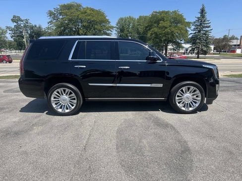 Used 2019 Cadillac Escalade Platinum image 2