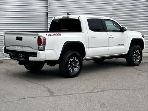 Used 2022 Toyota Tacoma TRD Off-Road w/ Technology Package image 3