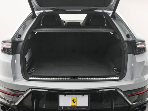 Used 2025 Lamborghini Urus SE image 7