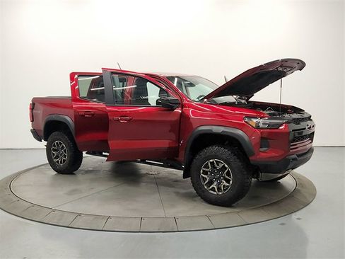 Used 2025 Chevrolet Colorado ZR2 image 9