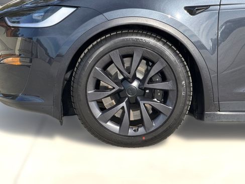 Used 2024 Tesla Model X image 11