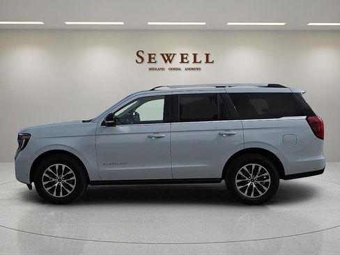 Used 2025 Ford Expedition Platinum AWD/4WD image 2
