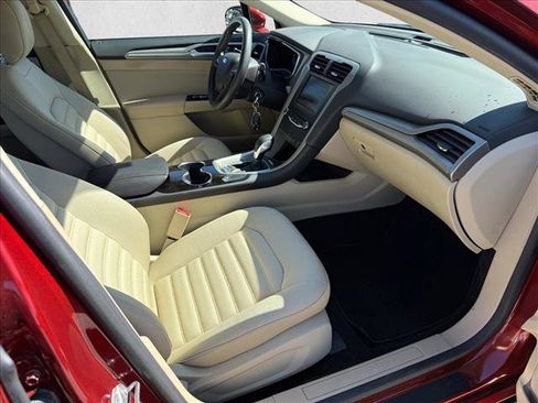 Used 2014 Ford Fusion SE FWD image 19