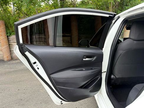 Used 2020 Toyota Corolla LE image 16