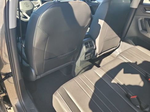 Used 2023 Volkswagen Tiguan SE FWD image 14