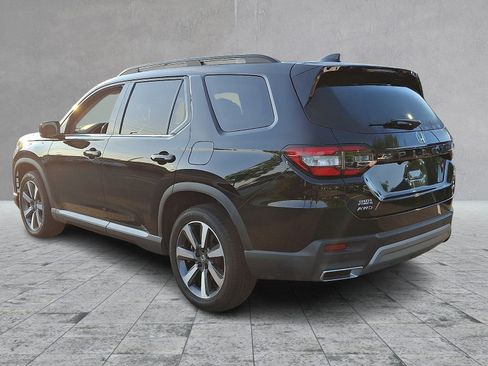 Used 2024 Honda Pilot Touring image 5