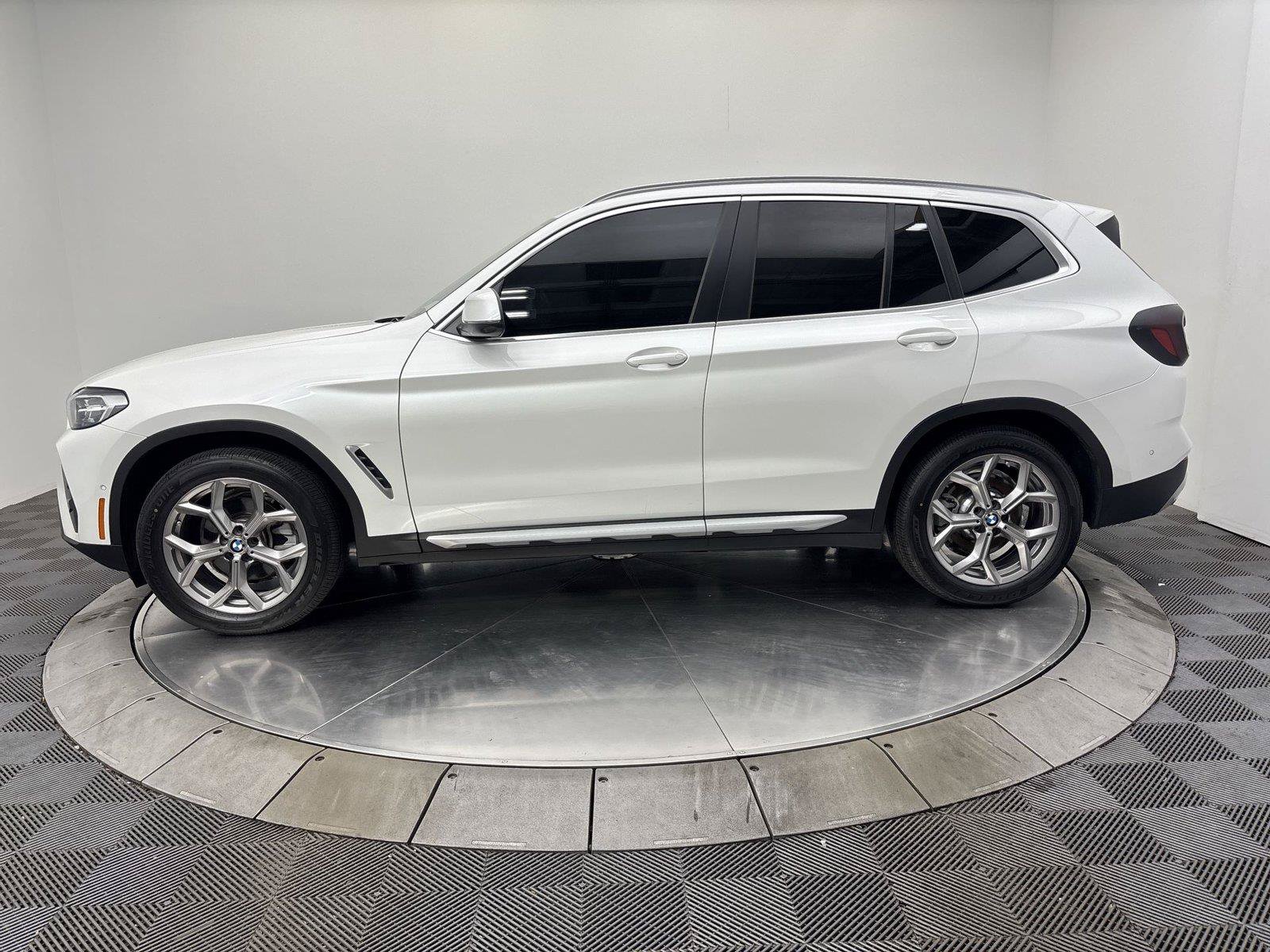 Used 2024 BMW X3 xDrive30i w/ Convenience Package w/ZPA AWD/4WD image 16