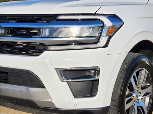 Used 2023 Ford Expedition Limited image 10