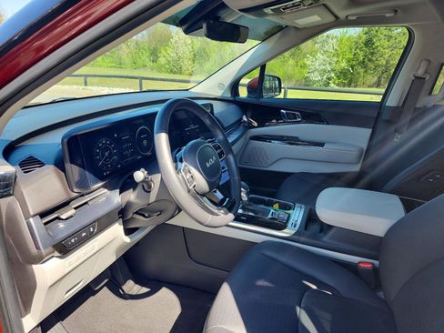 Used 2023 Kia Carnival SX Prestige image 13