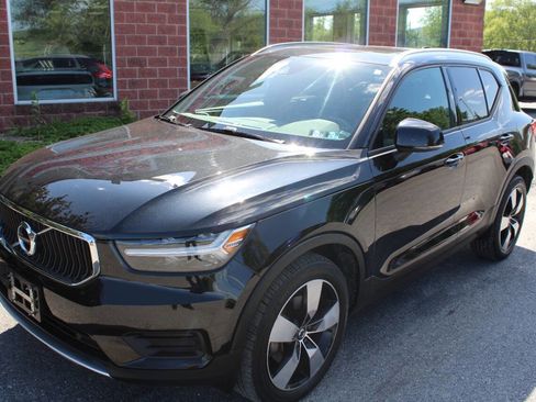 Used 2020 Volvo XC40 T5 Momentum w/ Protection Package Premier AWD/4WD image 2