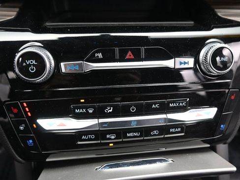 Used 2023 Ford Explorer Limited image 31