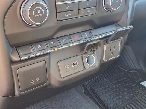 Used 2023 Chevrolet Silverado 1500 Custom image 10