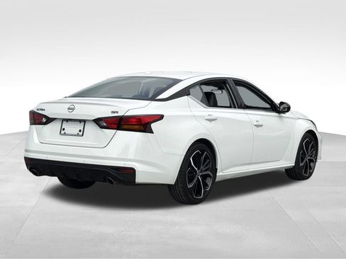 Used 2024 Nissan Altima 2.5 SR FWD image 8