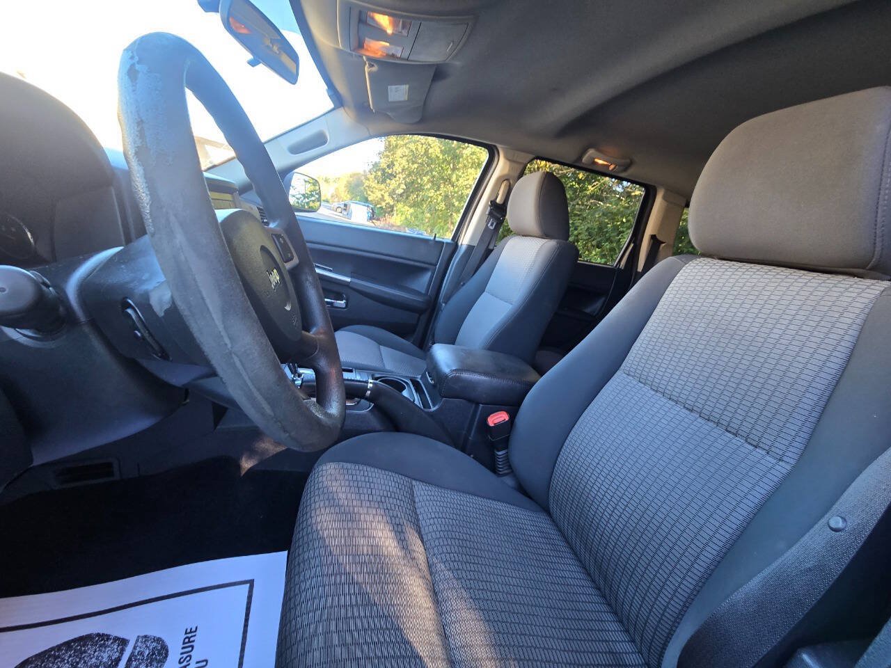 Used 2010 Jeep Grand Cherokee Laredo AWD/4WD image 22