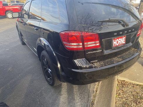 Used 2020 Dodge Journey SE w/ SE Popular Equipment Group image 2
