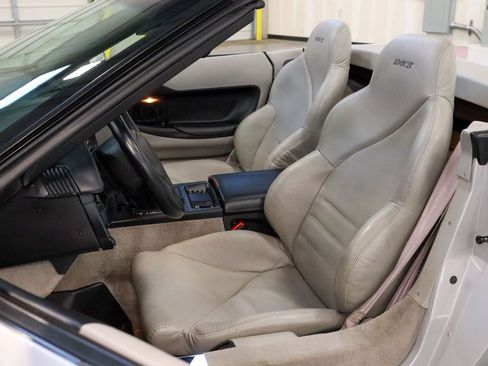 Used 1996 Chevrolet Corvette Convertible RWD image 16