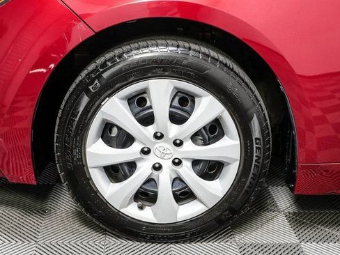 Used 2022 Toyota Corolla LE image 4